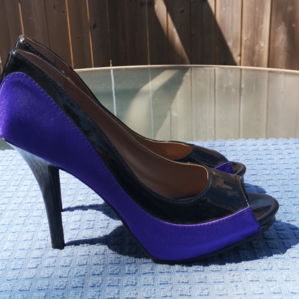 Shoes - Picture 2 of 3